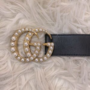 Gucci Leather belt with pearl Double G